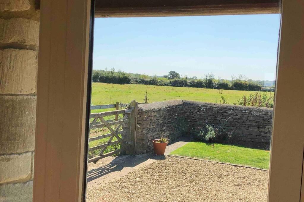 Kemble Secluded Romantic Cotswolds Barn - Sleeps 2 To 4 - Near Cirencester - Dog Friendly 빌라 외부 사진