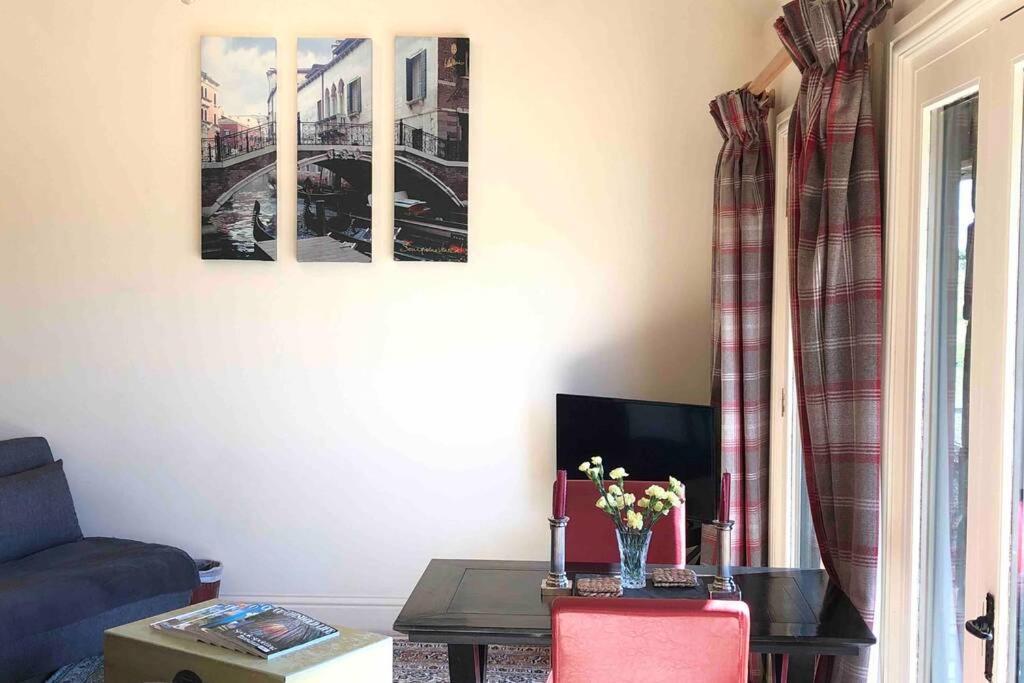 Kemble Secluded Romantic Cotswolds Barn - Sleeps 2 To 4 - Near Cirencester - Dog Friendly 빌라 외부 사진