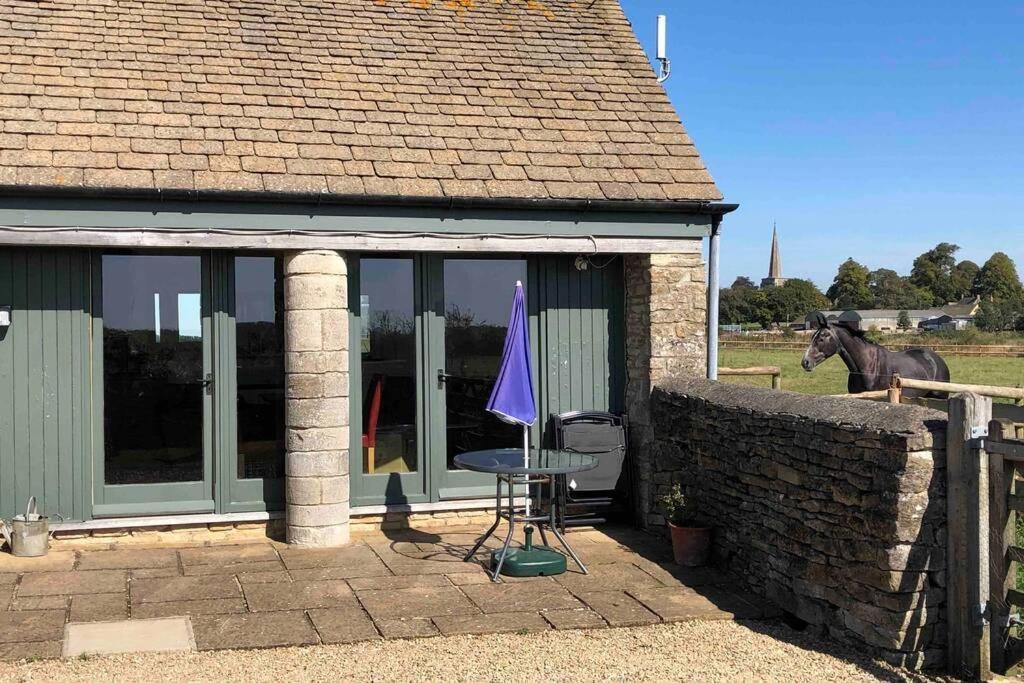 Kemble Secluded Romantic Cotswolds Barn - Sleeps 2 To 4 - Near Cirencester - Dog Friendly 빌라 외부 사진
