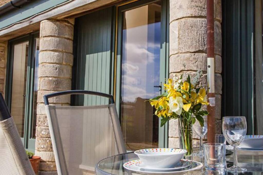 Kemble Secluded Romantic Cotswolds Barn - Sleeps 2 To 4 - Near Cirencester - Dog Friendly 빌라 외부 사진
