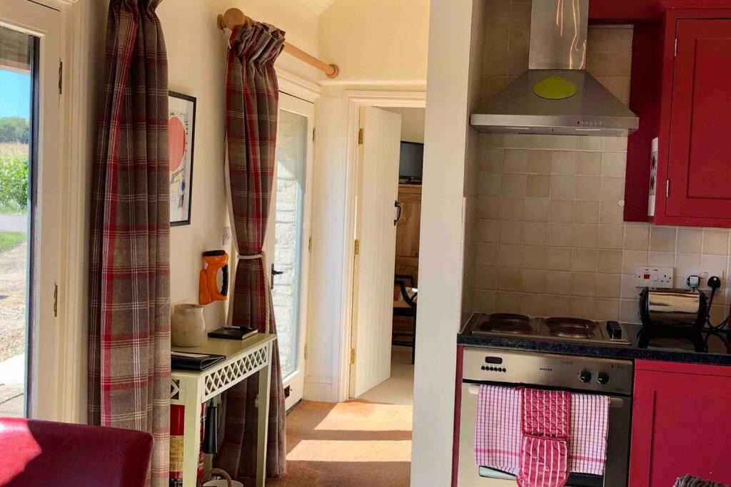 Kemble Secluded Romantic Cotswolds Barn - Sleeps 2 To 4 - Near Cirencester - Dog Friendly 빌라 외부 사진