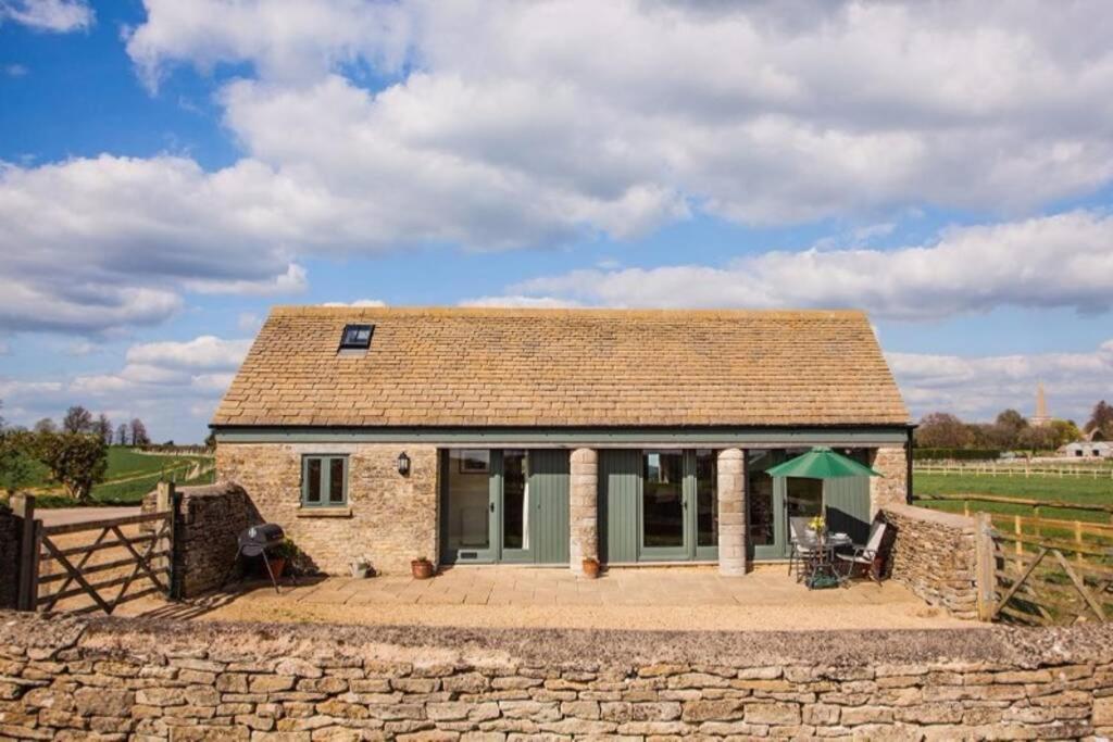 Kemble Secluded Romantic Cotswolds Barn - Sleeps 2 To 4 - Near Cirencester - Dog Friendly 빌라 외부 사진