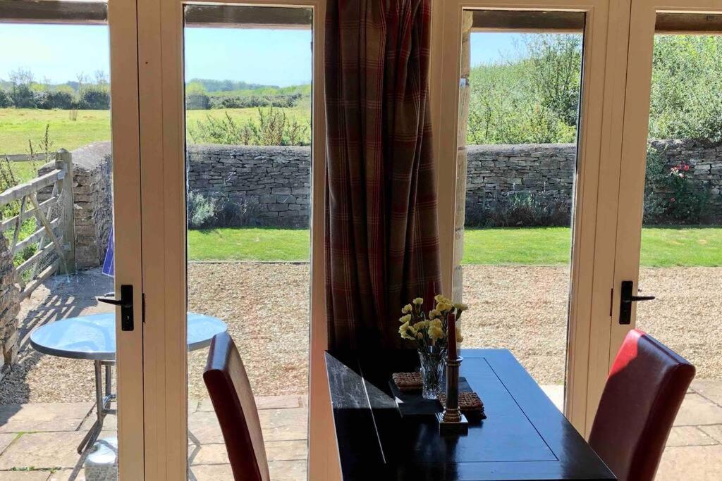 Kemble Secluded Romantic Cotswolds Barn - Sleeps 2 To 4 - Near Cirencester - Dog Friendly 빌라 외부 사진