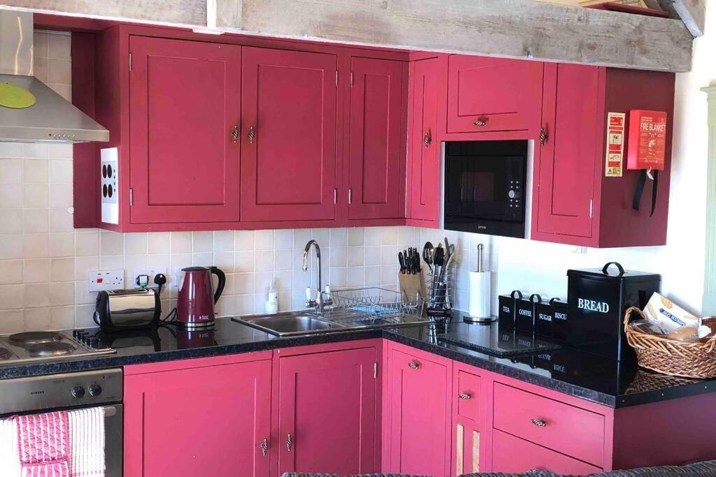 Kemble Secluded Romantic Cotswolds Barn - Sleeps 2 To 4 - Near Cirencester - Dog Friendly 빌라 외부 사진